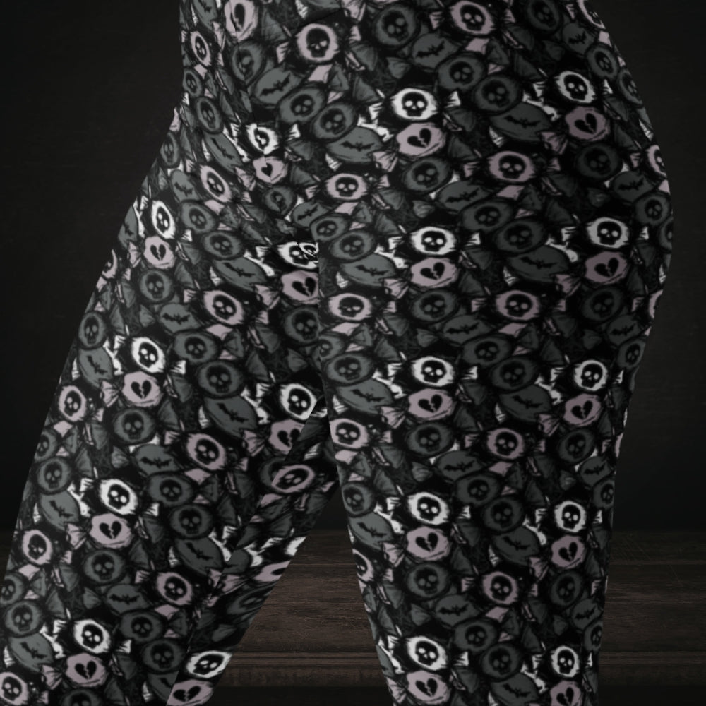 Leggings with skull and broken heart candy in monochrome grey shades