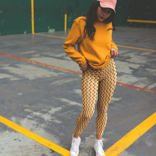 Person wearing a yellow hoodie and yellow argyle patterned leggings on a court